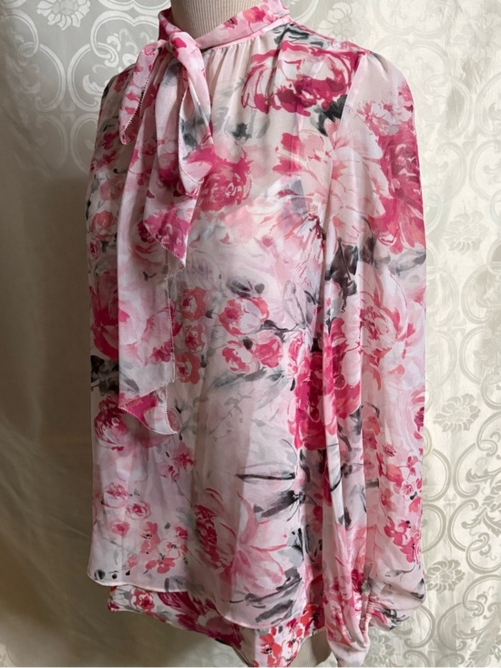 White House Black Market Floral Chiffon Long Sleeve Blouse